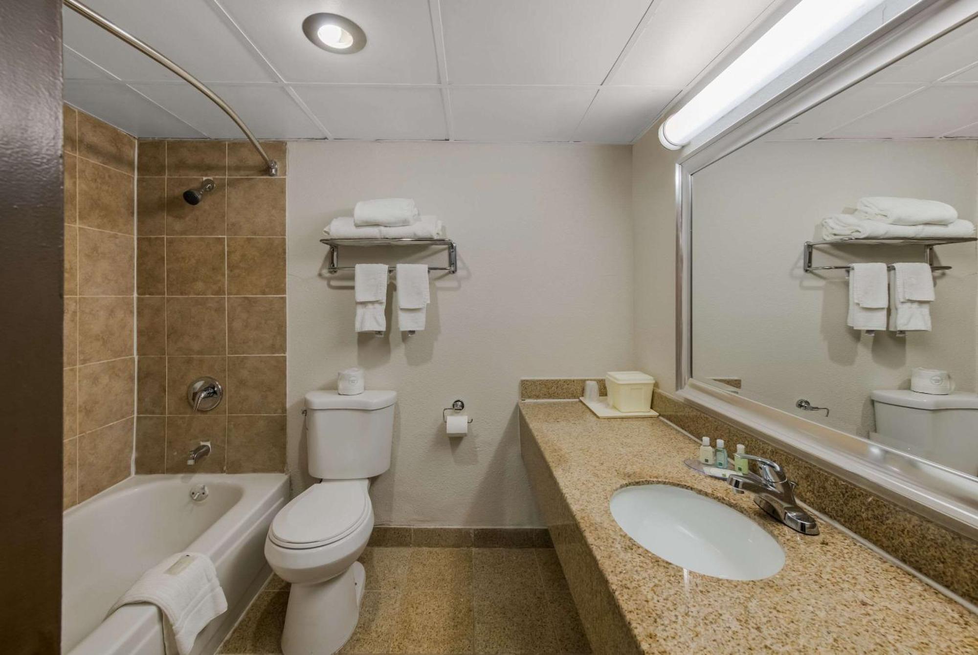 Quality Inn Airport Woodson Terrace Eksteriør billede