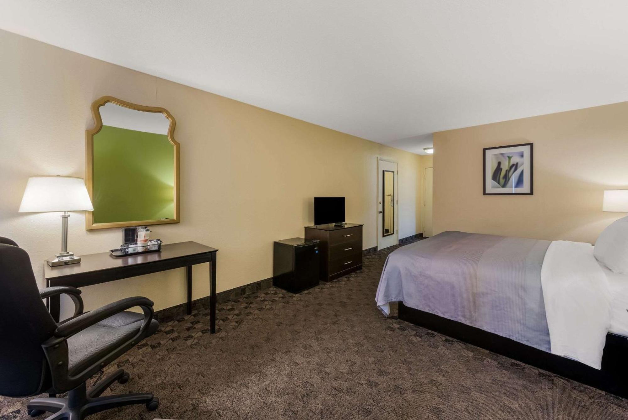 Quality Inn Airport Woodson Terrace Eksteriør billede
