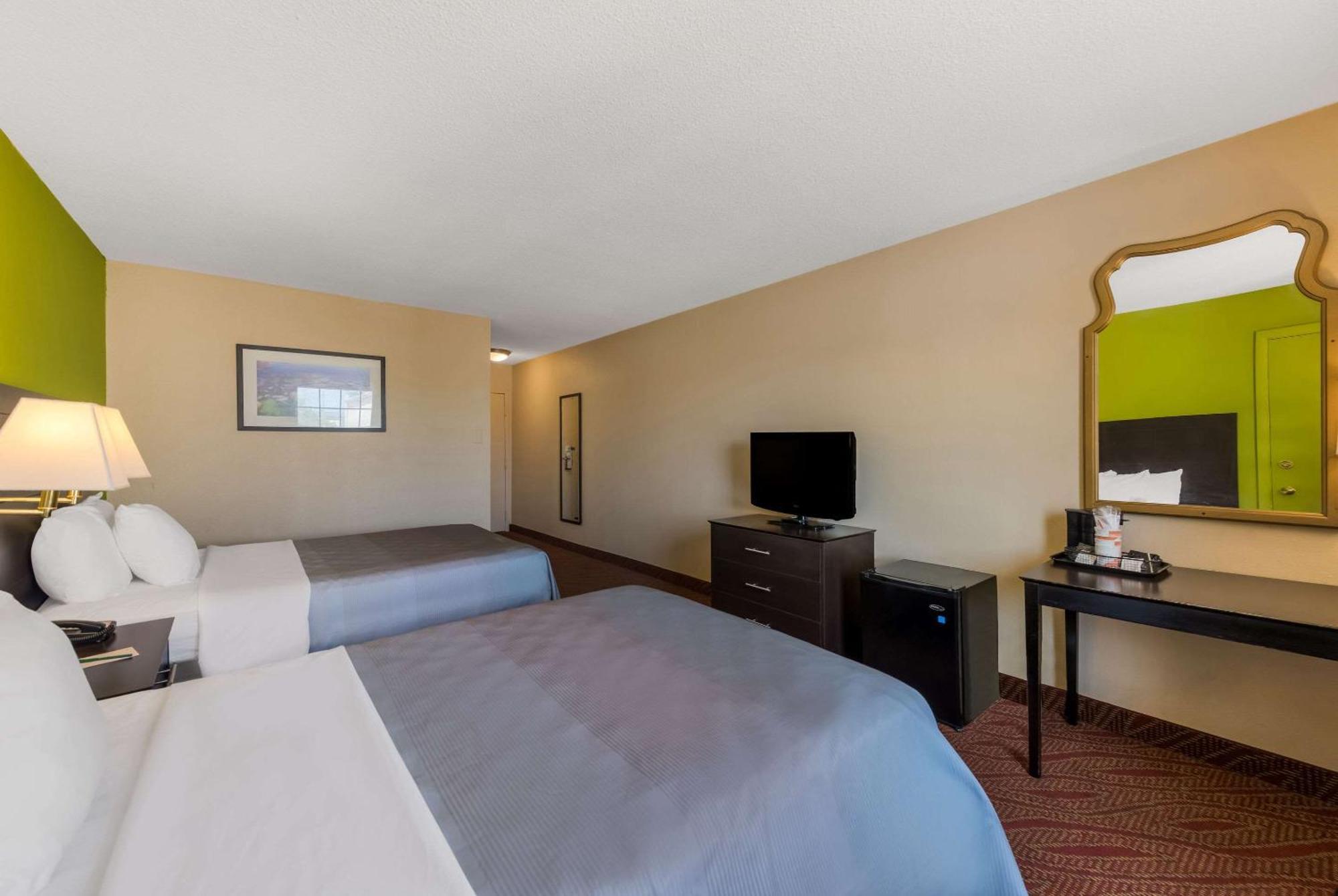 Quality Inn Airport Woodson Terrace Eksteriør billede