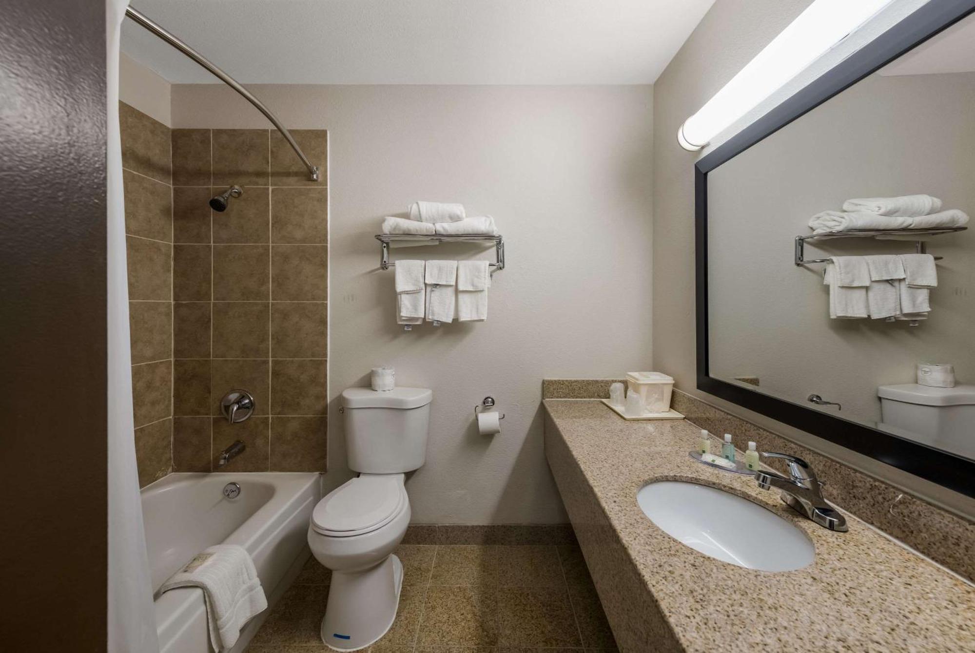 Quality Inn Airport Woodson Terrace Eksteriør billede