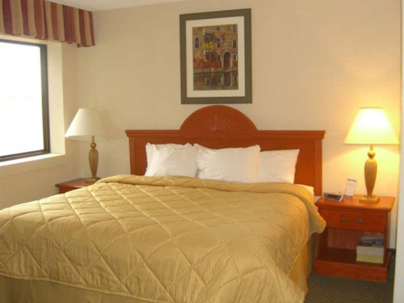 Quality Inn Airport Woodson Terrace Eksteriør billede