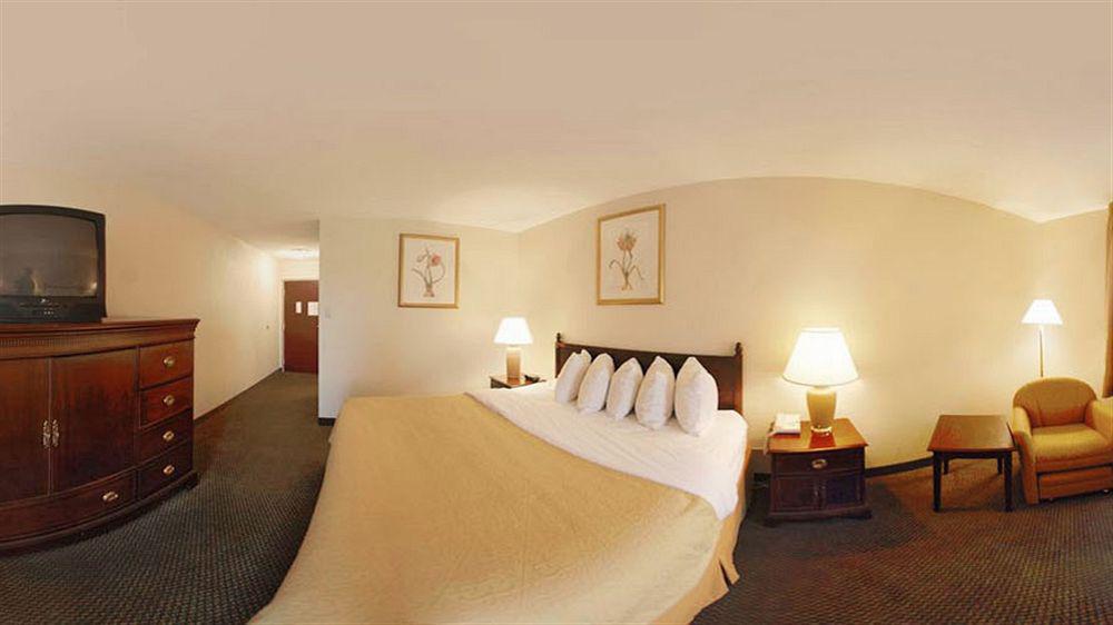Quality Inn Airport Woodson Terrace Eksteriør billede